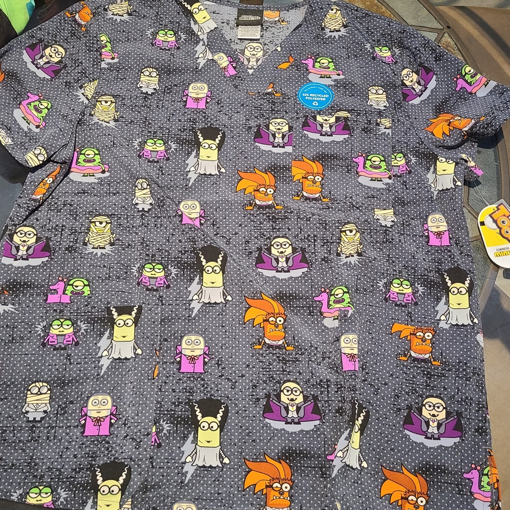 Minions Unisex Size Large Character Scrub Top NWT, Double Front Pocket